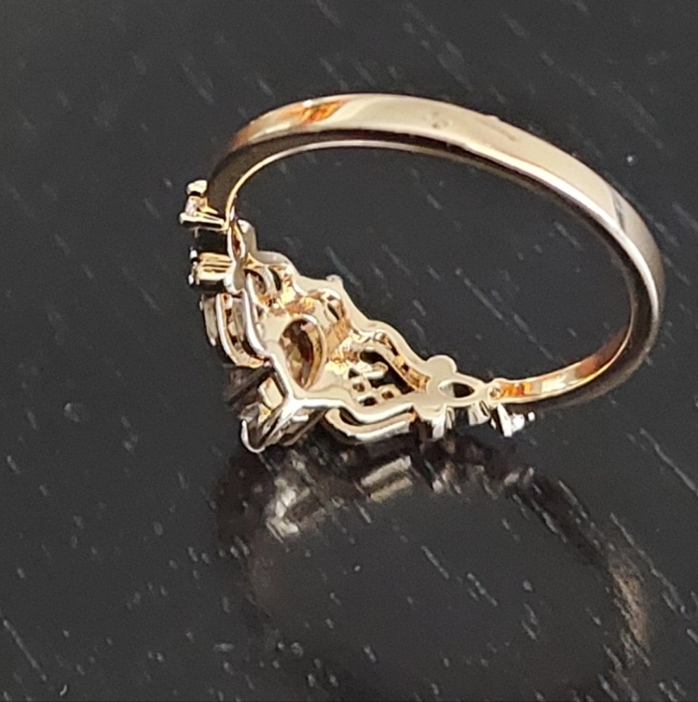 Elegant Gold Ring with Orange Gemstone - Picture 3 of 3